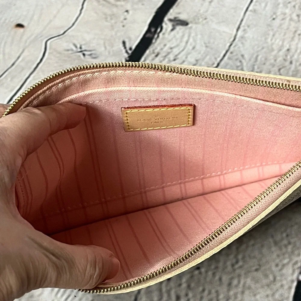 Louis Vuitton Neverfull Pochette Wristlet
